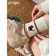 Meias femininas primavera outono algodão inferior meados de tubo meias listrado bordado AB estilo pilha meias estilo cor