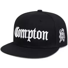 Boné Elegante Compton Bordado de Aba Reta: Boné unissex de aba reta estilo hip-hop com viseira, adequado para todas as o