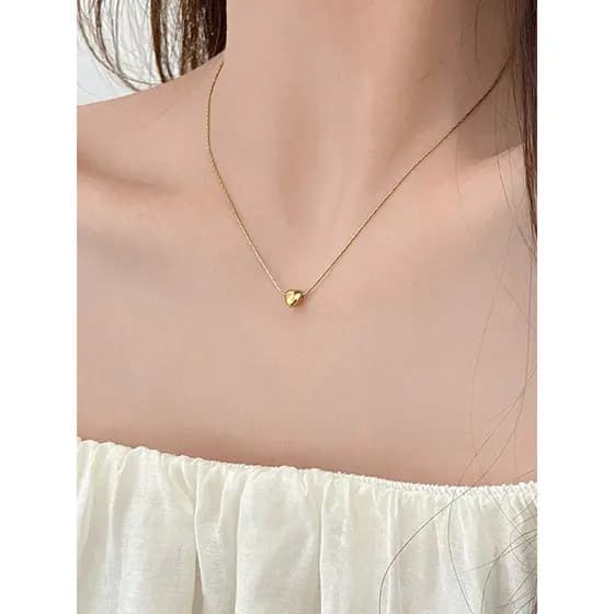 Corrente de clavícula de aço de titânio pequeno amor colar feminino Design de alta qualidade nicho luz colar de luxo ace