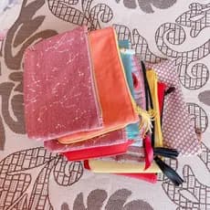 desapego bolsinhas ipsy necessaire maquiagem pequena