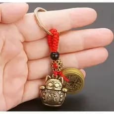 Chaveiro Gato da Sorte Maneki Neko: História e Prosperidade em uma Peça Exclusiva,, Bolsas, Sacolas Moda Acessórios