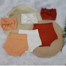 Kit com 3 Conjuntos Tapa Fralda Bebê -  Short Canelado +Tiara