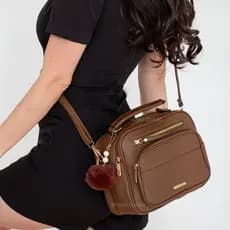 Bolsa Feminina Transversal Para Trabalho Tamanho Média Espaçosa Promoção Baú Com Chaveiro Pompom