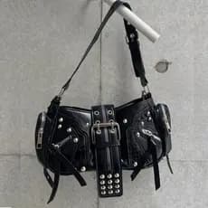 Bolsa Feminina De Ombro Shoulder Bag Rock Punk Y2K com Tachas Fivela e Zíper Preta Estilo Gótica