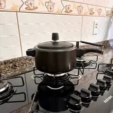 Panela de Pressão 2,5 litros Antiaderente- Fechamento Interno - Cores: Preto e Cereja