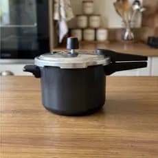 Panela De Pressão Fechamento Externo- 4,5 Litros Antiaderente