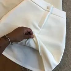 Short Saia Feminino em Neoprene Cintura Alta Botão Encapado Não Marca, Confortável e Estiloso