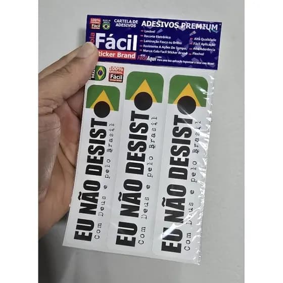 3 Adesivos Eu Não Desisto Brasil Com Deus e pelo Brasil Patriota Resistente Sol Chuva Vinil Carro Moto Vidro