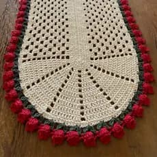 Caminho de Mesa Crochê Tulipa Vermelha – Trilho, Passadeira, Toalha Mesa Posta Dia dos Namorados Centro de Crochê 120x40