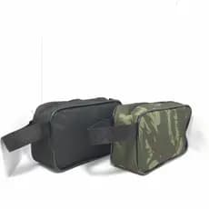 kit com 2 necessaire DE TECIDO 1 PRETA  e 1 CAMUFLADA  com Alça /necessaire/viagem/Maquiagem/kit Barbear/Higiene pessoal