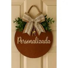 Guirlanda de Porta cor madeira 22cm Personalizada