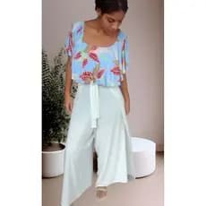 Calça pantalona transpassada envelope.