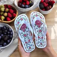 Use Chinelo Feminino Havai com Estampa Exclusiva Inspirada na Farm