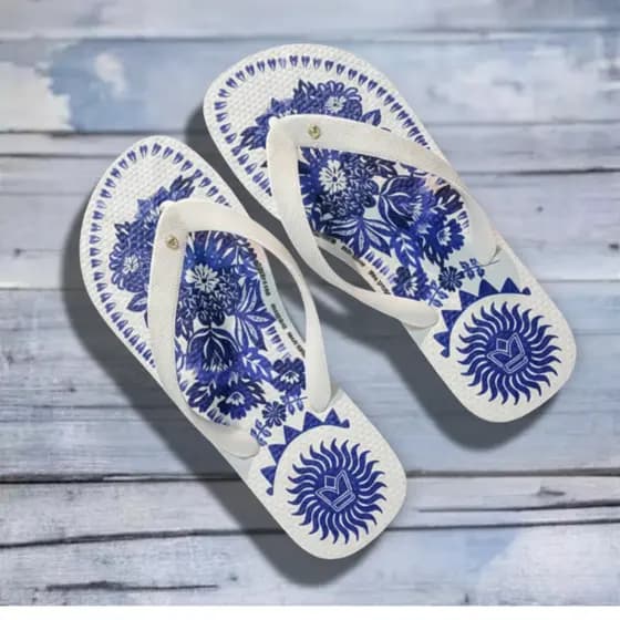 Chinelo de Dedo feminino moda tropical com acabamento premium e solado macio para maior durabilidade