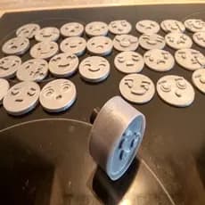 KIT COM 64 CORTADORES DE BISCOITO EMOJI  - ROSTOS