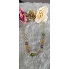 Choker de flor choker margarida colorida. Corrente de flor folheada