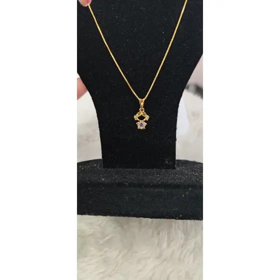 Corrente/colar/ chover com pingente menina menininha rosa folheado dourado