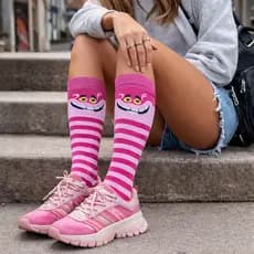 Meia Divertida Skate Treino Academia Feminina Adulto Algodão Gato de Cheshire Risonho Alice Listrada