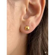 Par De Brincos Mini Quadrado Luxo - Acabamento Ouro 18k Estilos luxo, premium. É um produto hipoalergênico.