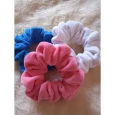 scrunchie de veludo(plush) kit com 3 xuxinha lacinho de cabelo
