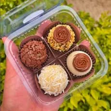 250 Embalagem Para Bolo e Brigadeiro Bolo Docinho Salgados Quadrada 200ml 10,3x10,3x6,1 4 Brigadeir