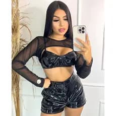 Cropped Vinil Preto com Shorts Feminino Look Balada