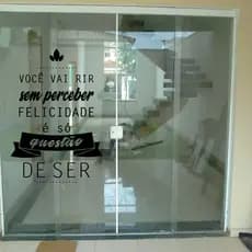 Adesivo Decorativo Frase de 0,90m x 0,60cm "Você Vai Rir sem perceber" (Cantinho do Café)