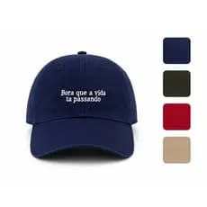 Boné Dad Hat Bora Que A Vida Ta Passando Boné Bordado Modelo Dad hat Boné Premium Unissex Feminino Masculino
