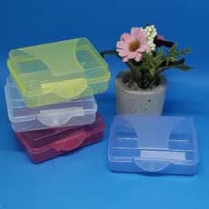 Saboneteira com Tampa e Trava - Modelo Novo - Quadrada - Colorida - Resistente - Ideal para Viagens -Erca Plast