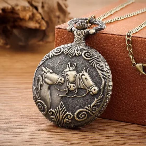 Relógio De Bolso Vintage De Três Cavalos De Quartzo Bronze