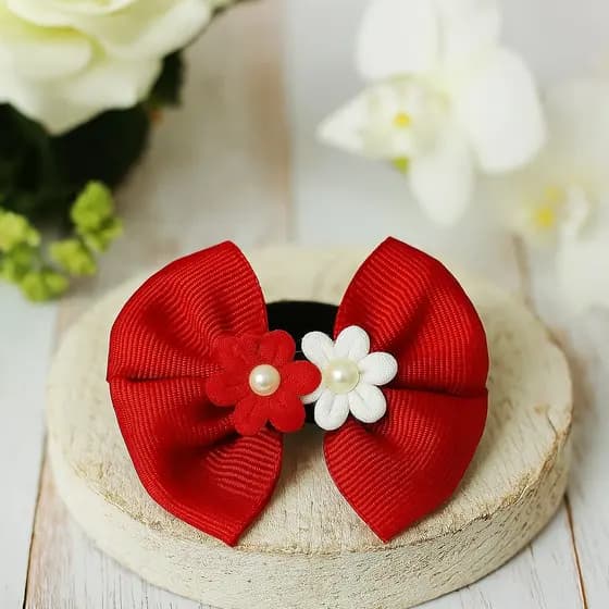 Par de Laços Infantis Florais com Pérolas 🌸 | Laço de Cabelo para Meninas | Xuxinha/Bico de Pato Infantil Delicado