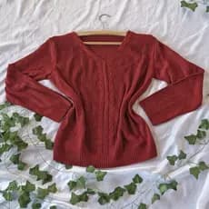 blusa de tricô  com trança, gola V