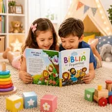 Bíblia Infantil Pequenos Corações Livro Bíblico Infantil Ilustrado Capa Dura Cartonado TodoLivro + 2 Anos