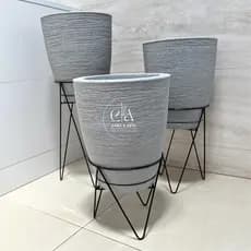 Kit 3 Vasos Escovados Coluna Bojo N1 Decorativos Planta Flor Jardim Sala + Suporte Tripé de Ferro