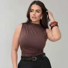 Blusa Regata Elegante Malha Fria Assimétrica Com Gola Alta Básica em Suplex Natal Festas Confortável