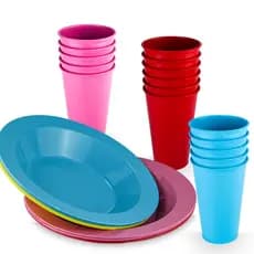 Kit de 20 Pratos Plástico fundos com 20 Copos plástico.