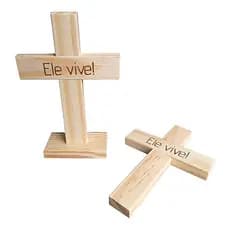 Cruz em Madeira Natural “Ele Vive” – 12x8,5 cm
