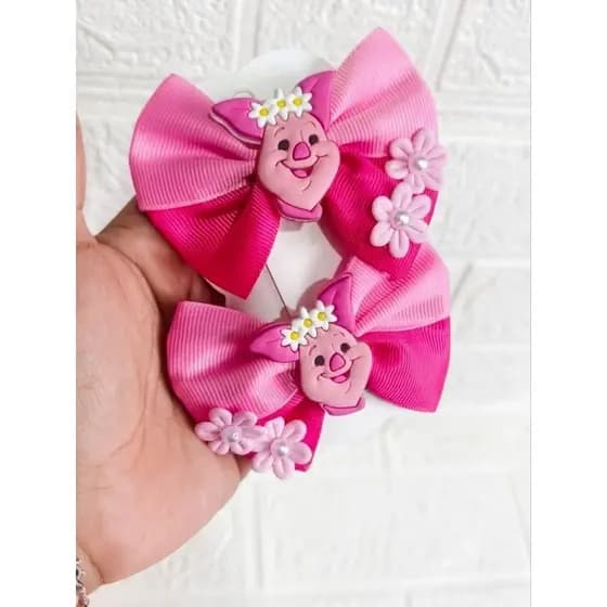 Par de Laço  Infantil Rosa Leitão Luxo com Aplique e Flores | Par de Bicos de Pato para Bebê e Menina turma Pooh