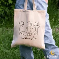 Ecobag Cachorro Namaste em Algodão 100% | Estampa DTF Durável | Sacola Reutilizável Sustentável