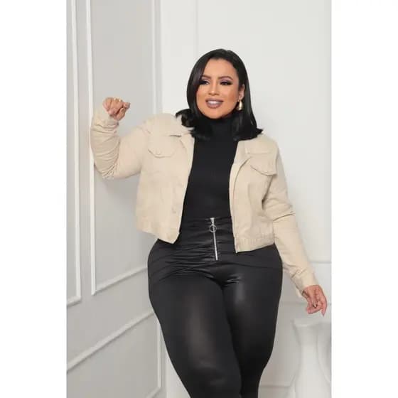 Jaqueta Cropped Jeans Feminina Plus Size Com Barra Botão Encapado
