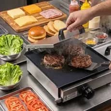 Sanduicheira Chapeira De Lanche A Gás 30x30 Com Prensa Pratic Metal Bifeira Porção Inox