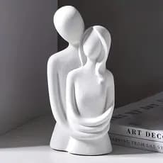 Estatueta Estatua Casal Namorados Abraçados Casa Escritório Enfeite de Sala Decoração para sua casa