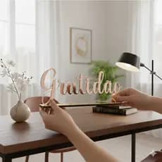 Palavra Decorativa Gratidão em Acrílico Espelhado com Base – Sala Recepção Balcão Casa