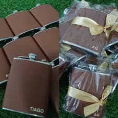 Kit 2 Personalizado Cantil em couro personalizado casamento padrinhos
