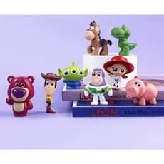 Kit 8 Peças Toy Story - Miniaturas Woody, Buzz, Jessie, Rex, Bala no Alvo, Lotso, Alien e Porquinho