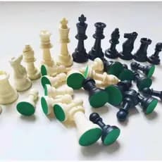 Jogo de Peças de Xadrez - Plástico (Branco e Preto) ou Madeira  (Branco e Marrom) com Base de Feltro