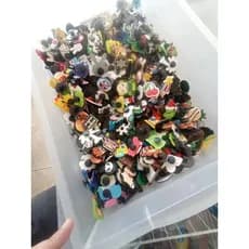 Kit 20 Pins aleatórios Pingentes Boton pvc com o adaptador para sandálias - Temas e personagens
