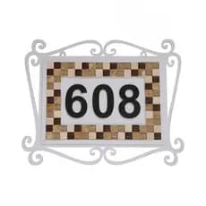 Placa com Número de Casa Moldura Branca Arabescos e Pastilhas Beges e Marrons - informe seu número ao efetuar o pedido