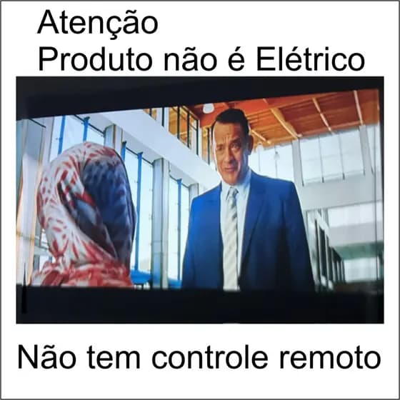 Tela de projeção dobravel de 95 polegadas branca com fundo cinza uso sala de aula palestras cinema em casa