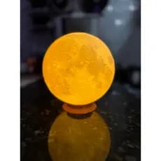 Luminária no formato real da lua, led ajustável feita na impressão 3D